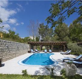 5 bedroom bayside villa with pool near Kotor, sleeps 12